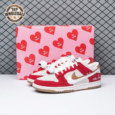Nike Dunk Low SE Merry Christmas DO9457-112 Unisex
